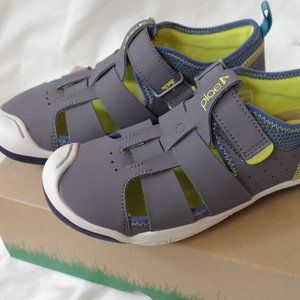 PLAE "Sam" kids sandals in Steel, youth sz 3